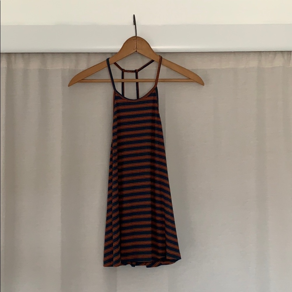 Flowy tank with open back
